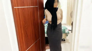 Bunda temanku yang berhijab montok itu sungguh menggoda