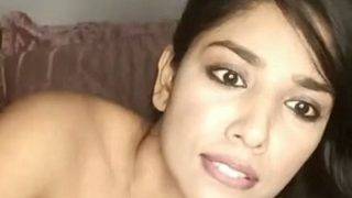 Sharanya Jit Kaur Telanjang Bulat di Siaran Langsung