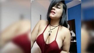 Neha menggoda kakak tirinya sampai tak kuasa menolak godaannya (Kisah Panas Berbahasa Hindi)