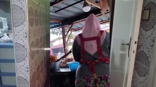 Gadis Muslim Indonesia Berpayudara Besar dan Montok