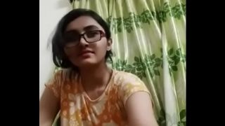 Gadis Seksi Desi yang Menggoda