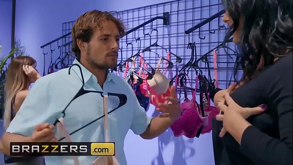 Ukuran Payudara Reagan Foxx dan Tyler Nixon di Brazzers