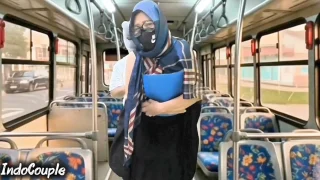 Murid sekolah murid nakal ini muasin dirinya sendirian di dalam bus starnger!