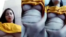 Gadis Muda Montok Payudara Berbentuk Bulat Mengenakan Baju Kuning
