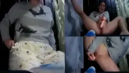 Gadis Mungil Menggoda dengan Mainan Seks di Video