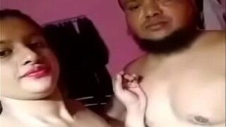 Seorang kyai nakal merekam adegan panas dengan gadis belia dalam video dewasa berbahasa Bangla