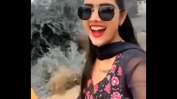 Desi bhabhi montok naik turun susu