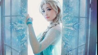 Elsa, gadis Asia remaja yang panas dan menggoda