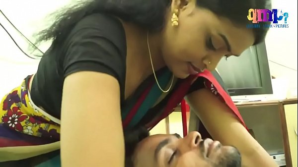Gairah Tersembunyi Ibu Rumah Tangga India dengan Tukang Koding
