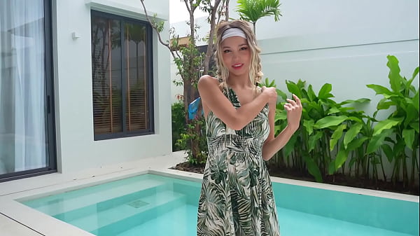 Pijat Erotis untuk Gadis Asia yang Langsing