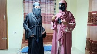 Kakak berhijab dan adik tirinya mendambakan kontol gede kakak tiri di dalam memek sempit mereka