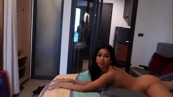 Sophia: Sensasi Panas Campuran Arab dan Thailand yang Menggoda