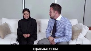 Gadis Arab Berjilbab Dihisap dan Ditunggangi