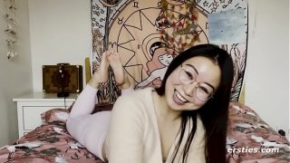 Gadis Tionghoa Imut Bergairah Saat Bikin Video Masturbasi untuk Kami