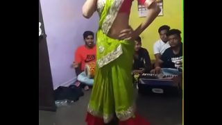 Desi bhabhi yang menggoda dengan tubuh seksi dan nafsu yang tak terbendung