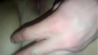 Batang kerasku menusuk dalam liang basah istriku