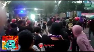Baku Hantam Saling Serang di Tribun: Persik vs PSIM, Aksi Brutal Suporter Liga Indonesia Part 1
