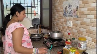 Gadis India yang menggoda dengan pesona seksi dan aura erotisnya