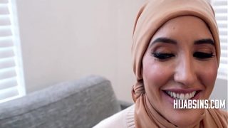 Menggoyang batas budaya dengan setiap gerakan menggairahkan