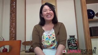 Gadis Jepang Berisi dan Matang yang Tak Tahan Rindu dengan Batang di Dalam dan Luar Ruangan