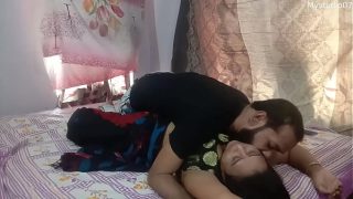 Kakak Tiri India dan Adik Tiri: Video Mesum dengan Suara Jernih dan Musik Penggairah