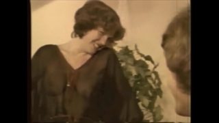Fantasi Mesum dengan Ibu Tiri Bergaya Retro