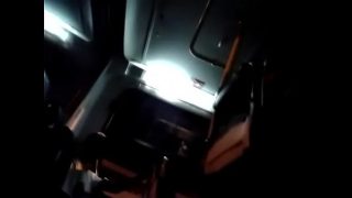 Pertama Kali di Dalam Bus yang Menggoda