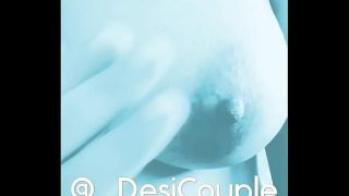 Istri Desi berbisik mesra dengan kata-kata nakal dalam bahasa Hindi