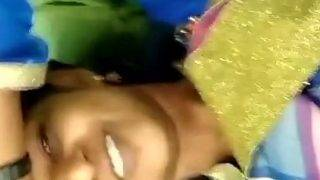 Gadis desa lugu berakhir dengan pancaran di selangkangan