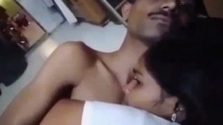 Goyangan panas bersama bhabhi: dari buka baju sampai ranjang bergoyang