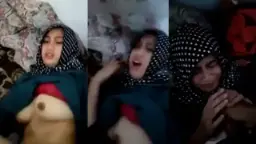Guru Berjilbab Digoyang Murid Hingga Viral