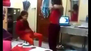 Gila Seru di Asrama: Kisah Panas Mahasiswa India