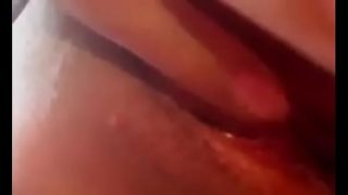 Mi perra me manda un video caliente masturbándose y pidiendo verga
