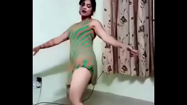 Tarian Menggoda Gadis Desi yang Memikat