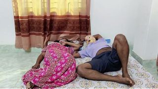 Istri Desi berbagi ranjang dengan adik tirinya yang menggoda
