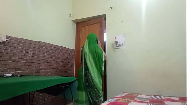 Goyangan panas kurir India bikin nafsu meluap