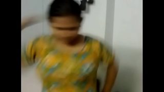 Gadis seksi Desi usai mandi basah kuyup