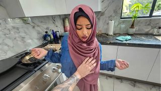 Istri Berhijab yang Bergairah Ingin Selamatkan Pernikahan dengan Belajar Oral dan Bicara Kotor