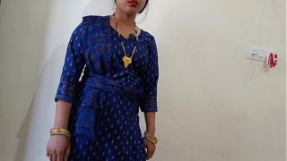 Gadis desi India panas dari desa merintih kesakitan saat ditembak dari belakang dengan audio Hindi yang jelas