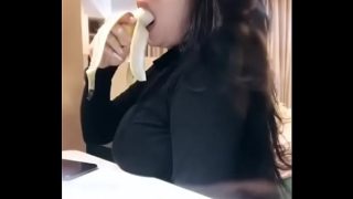 Monica Adhea, Model Indonesia yang Panas dan Menggoda dengan Aksi Blowjob yang Menggairahkan