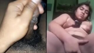 Gadis India seksi dengan payudara montok sedang memuaskan nafsu
