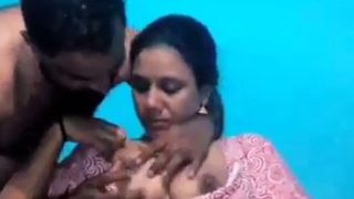 Guru Mesum – Bercinta dengan Tukang di Kamar Mandi