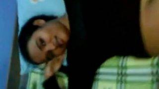 Mentahnya memek seksi pacar desi tersingkap