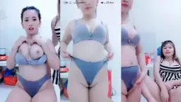 Tante Hikari Pamer Payudara Montok