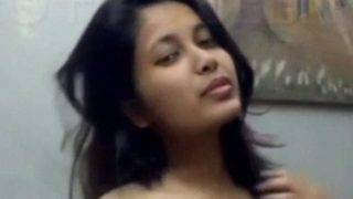 Tarian telanjang sensual solo dari ratu desi yang menggoda