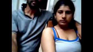 Pasangan desi doyan pamerin tubuh di webcam biar makin panas.