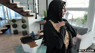 Kylie Kingston, gadis saleh yang diam-diam menggelegak dengan hasrat terlarang.