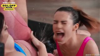 Klub Muncrat Brazzers: Keira Croft & Chanel Camryn Basahin Kamu!