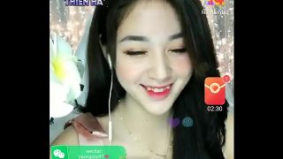 Gadis Asia Menggoda di Live Streaming Uplive