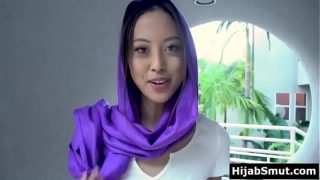 Gadis muslimah panas tak henti membayangkan ngesex